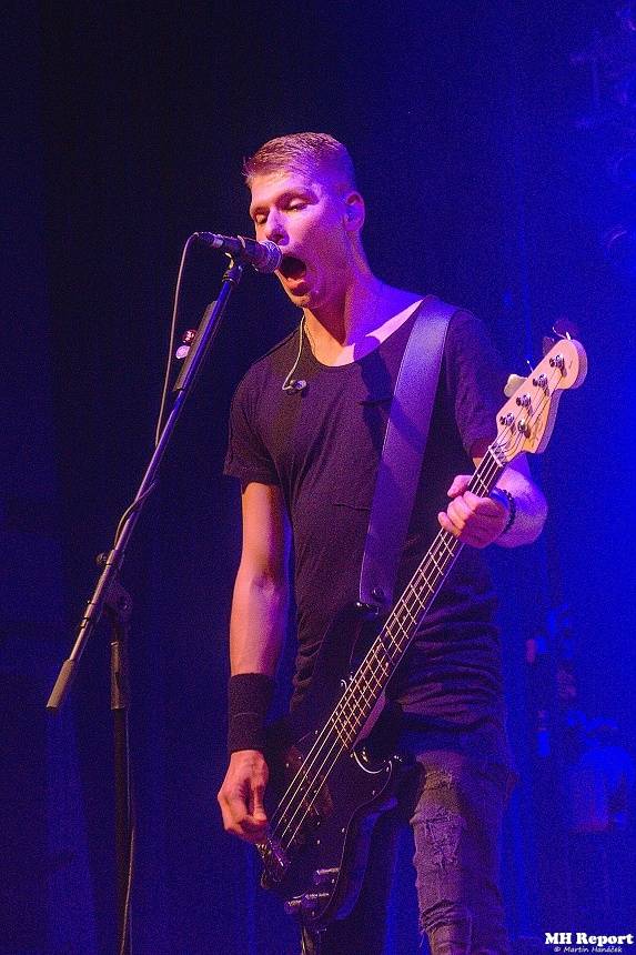 Jaksi Taksi a zakázanÝovoce přivedli plzeňské fanoušky do varu smrští pop-punku a rocku