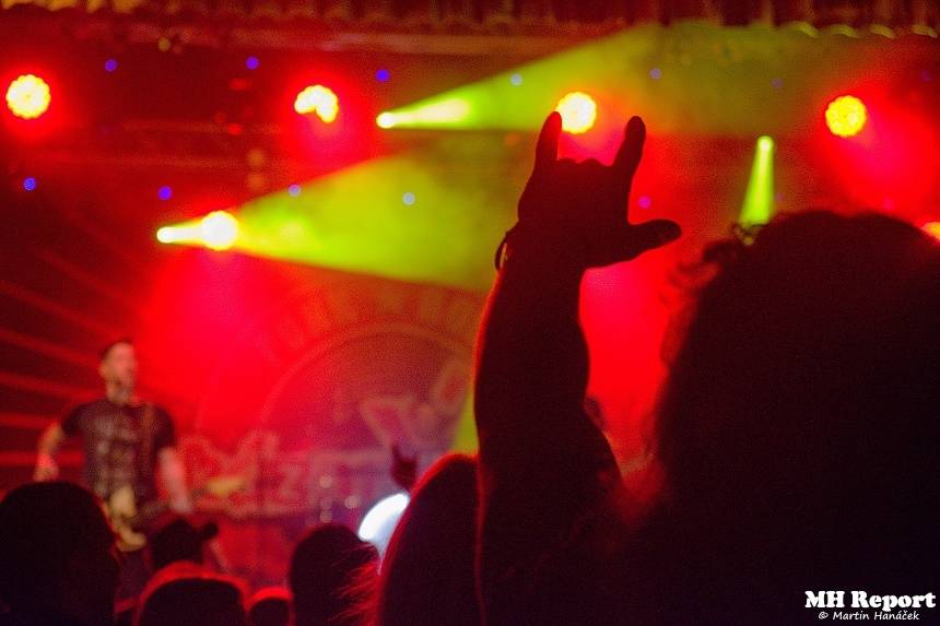 Jaksi Taksi a zakázanÝovoce přivedli plzeňské fanoušky do varu smrští pop-punku a rocku