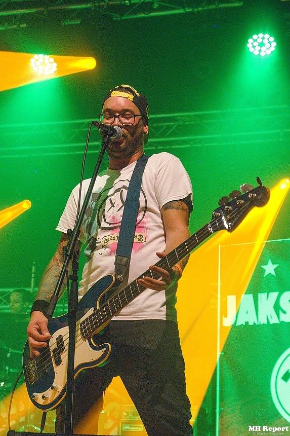 Jaksi Taksi a zakázanÝovoce přivedli plzeňské fanoušky do varu smrští pop-punku a rocku