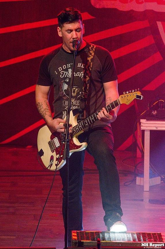 Jaksi Taksi a zakázanÝovoce přivedli plzeňské fanoušky do varu smrští pop-punku a rocku