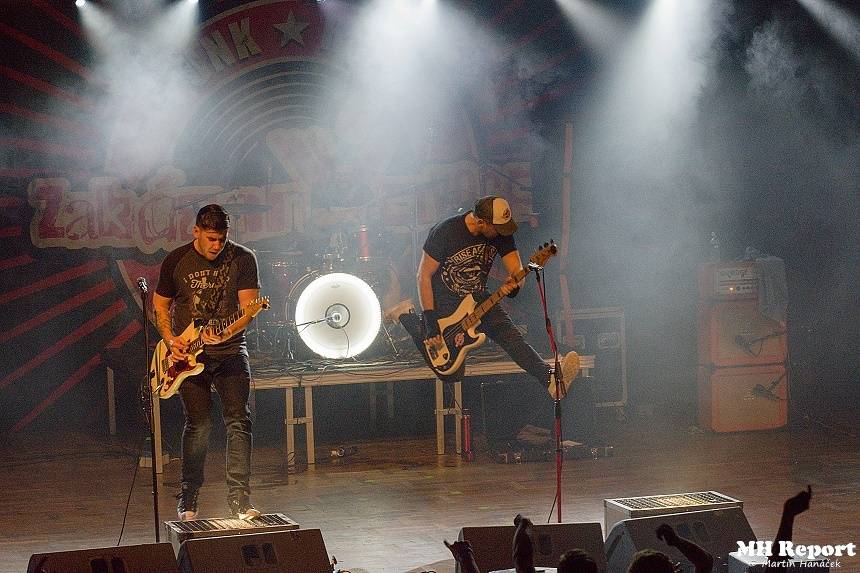 Jaksi Taksi a zakázanÝovoce přivedli plzeňské fanoušky do varu smrští pop-punku a rocku