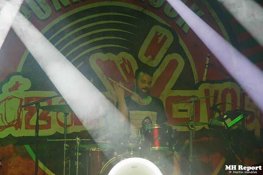 Jaksi Taksi a zakázanÝovoce přivedli plzeňské fanoušky do varu smrští pop-punku a rocku