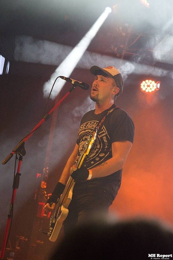 Jaksi Taksi a zakázanÝovoce přivedli plzeňské fanoušky do varu smrští pop-punku a rocku