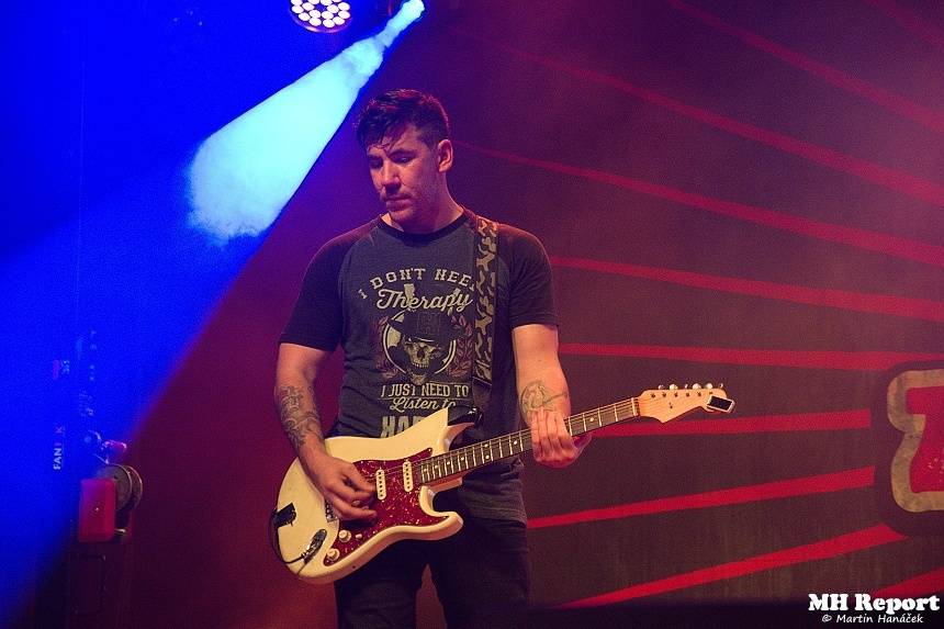 Jaksi Taksi a zakázanÝovoce přivedli plzeňské fanoušky do varu smrští pop-punku a rocku