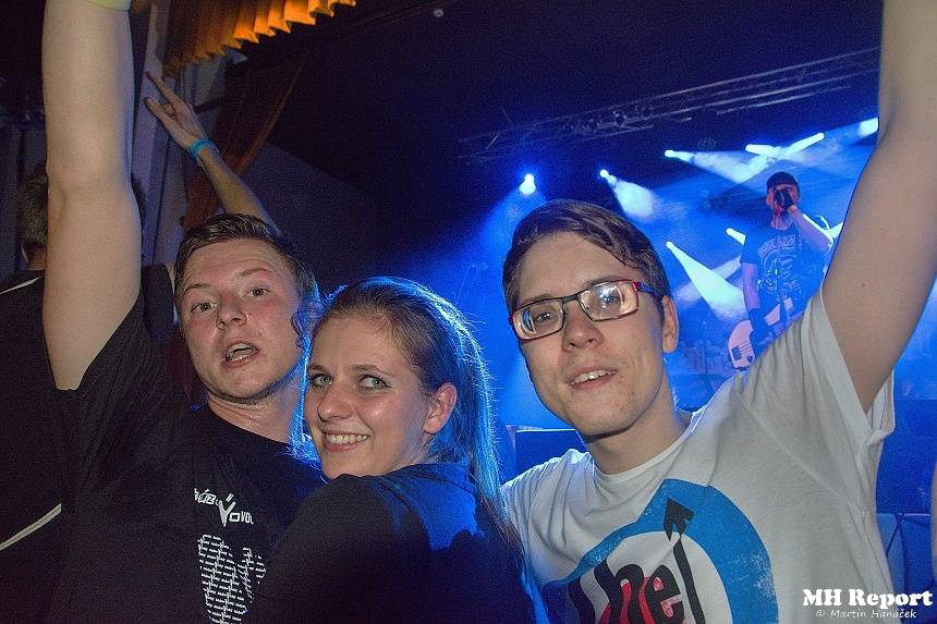 Jaksi Taksi a zakázanÝovoce přivedli plzeňské fanoušky do varu smrští pop-punku a rocku