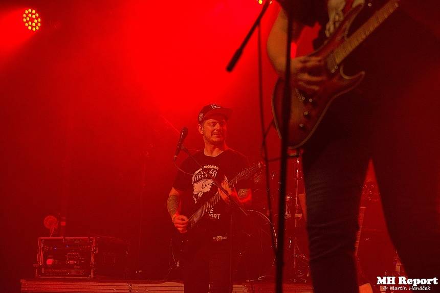 Jaksi Taksi a zakázanÝovoce přivedli plzeňské fanoušky do varu smrští pop-punku a rocku