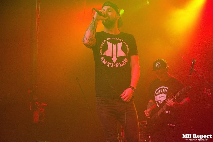 Jaksi Taksi a zakázanÝovoce přivedli plzeňské fanoušky do varu smrští pop-punku a rocku