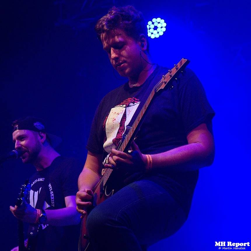 Jaksi Taksi a zakázanÝovoce přivedli plzeňské fanoušky do varu smrští pop-punku a rocku