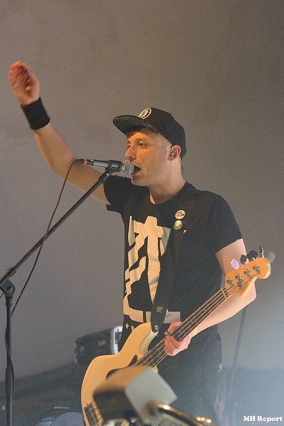 Jaksi Taksi a zakázanÝovoce přivedli plzeňské fanoušky do varu smrští pop-punku a rocku