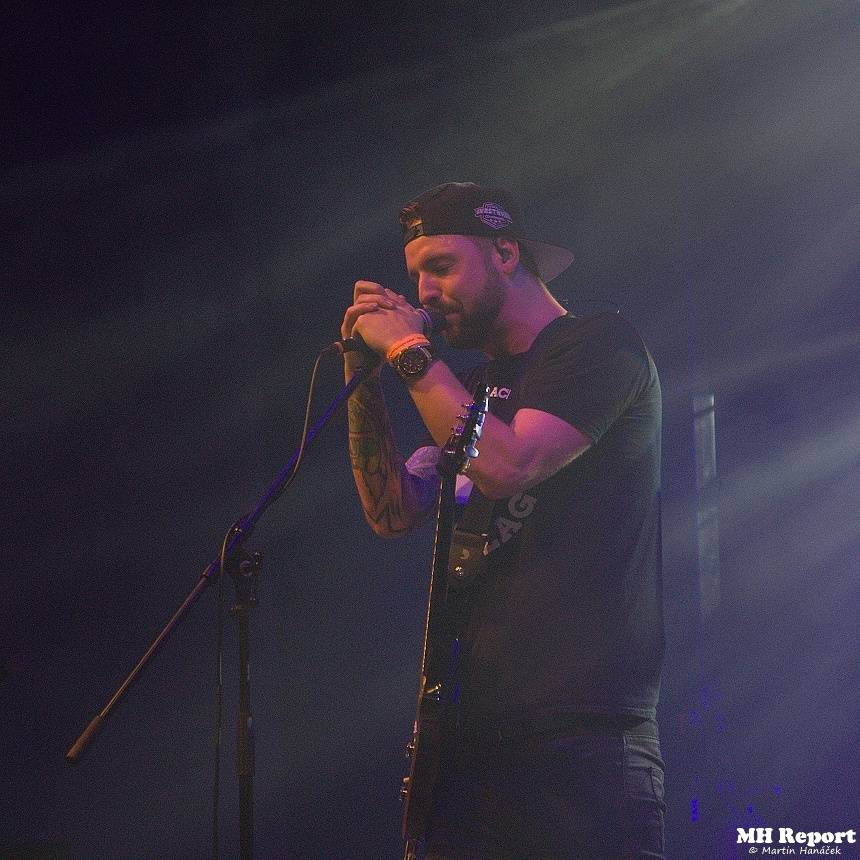 Jaksi Taksi a zakázanÝovoce přivedli plzeňské fanoušky do varu smrští pop-punku a rocku