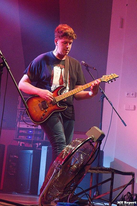 Jaksi Taksi a zakázanÝovoce přivedli plzeňské fanoušky do varu smrští pop-punku a rocku