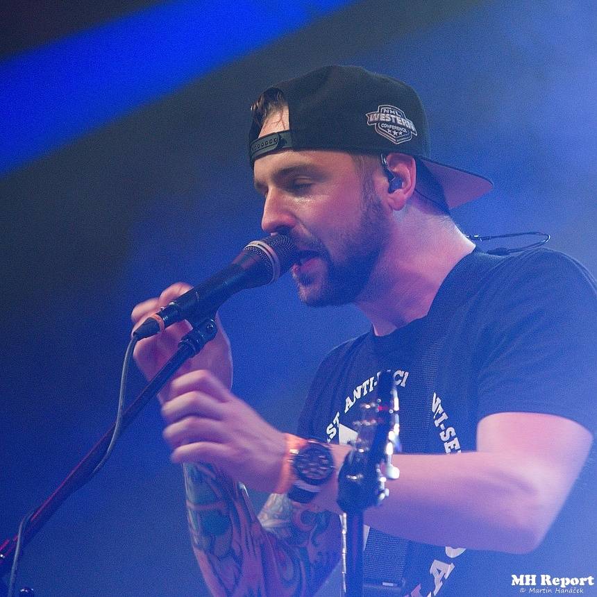 Jaksi Taksi a zakázanÝovoce přivedli plzeňské fanoušky do varu smrští pop-punku a rocku