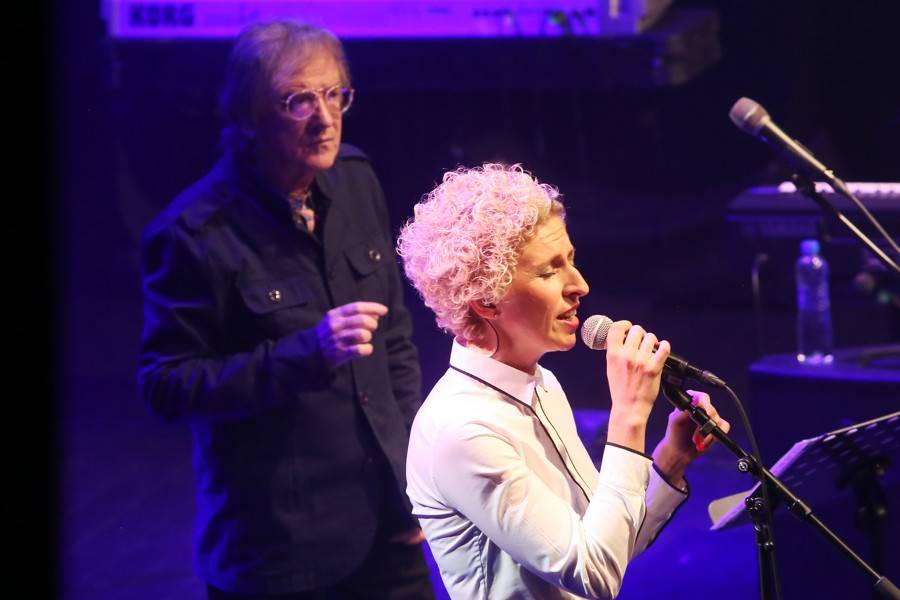 Miro Žbirka pokřtil Double Album i v Brně. Pomáhal mu Pete Brown