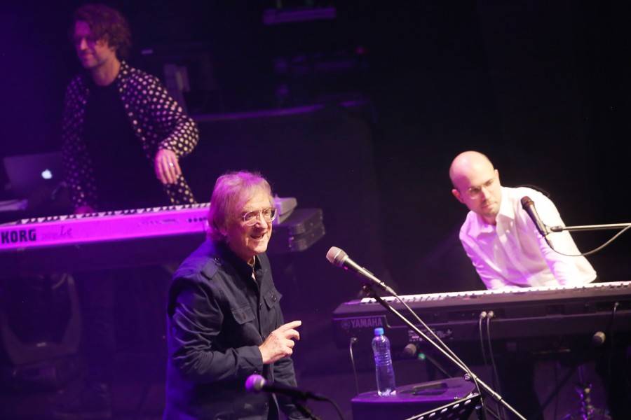 Miro Žbirka pokřtil Double Album i v Brně. Pomáhal mu Pete Brown