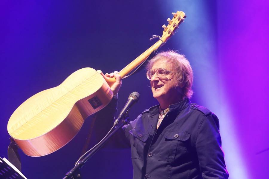 Miro Žbirka pokřtil Double Album i v Brně. Pomáhal mu Pete Brown