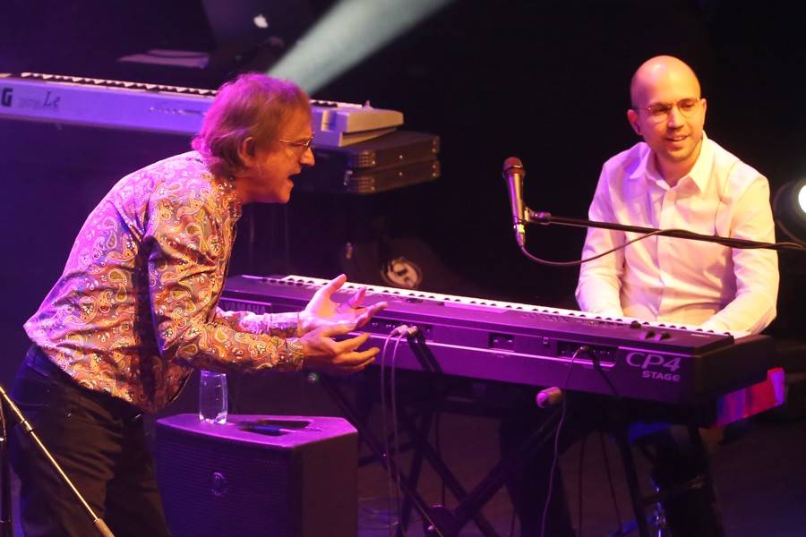 Miro Žbirka pokřtil Double Album i v Brně. Pomáhal mu Pete Brown