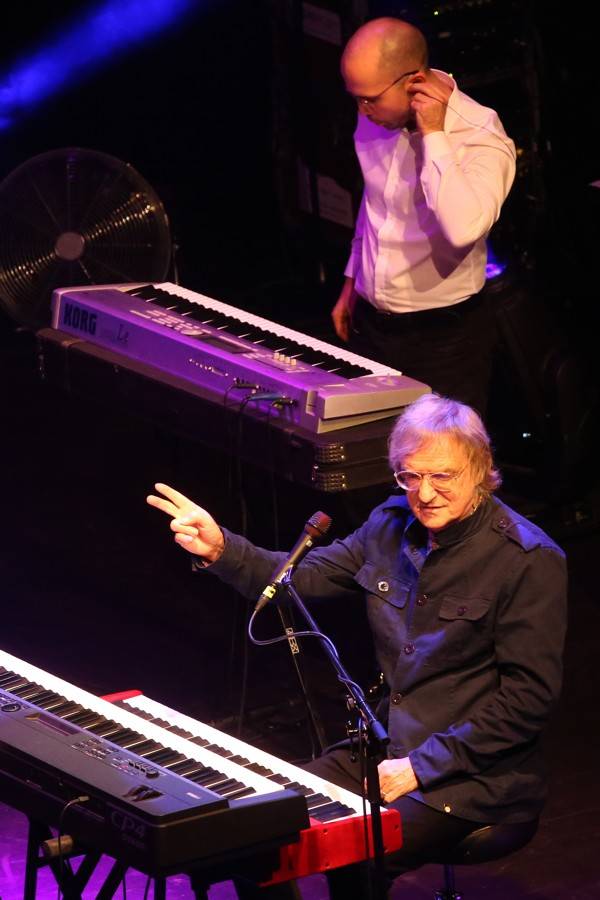 Miro Žbirka pokřtil Double Album i v Brně. Pomáhal mu Pete Brown