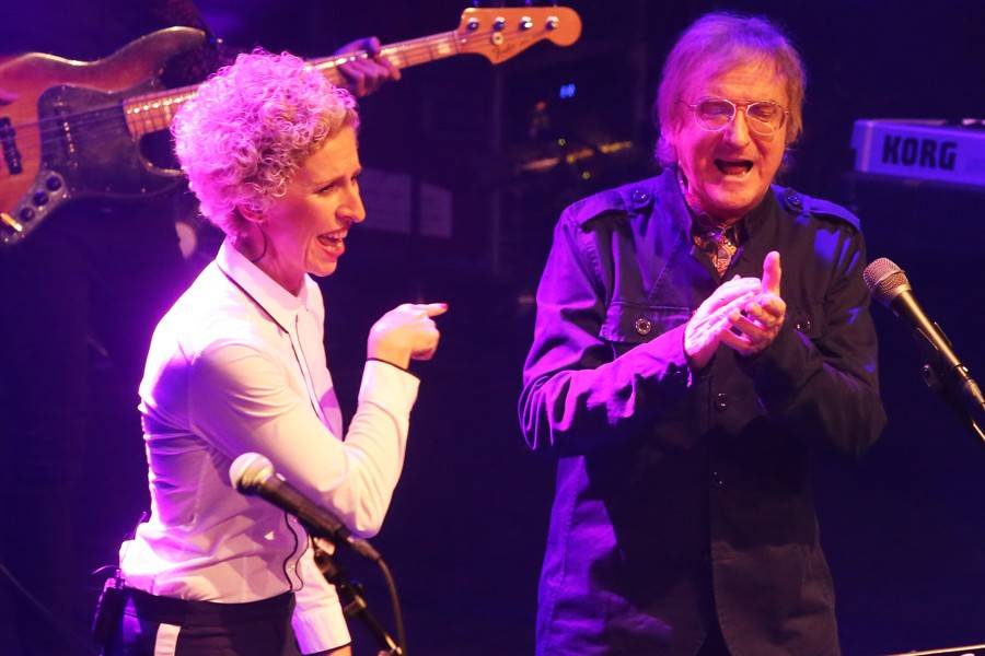 Miro Žbirka pokřtil Double Album i v Brně. Pomáhal mu Pete Brown