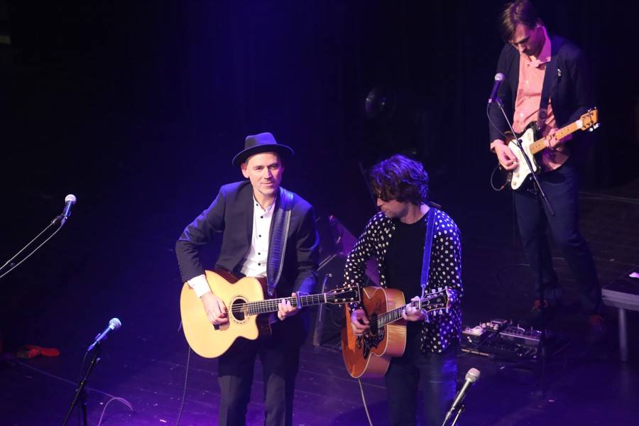 Miro Žbirka pokřtil Double Album i v Brně. Pomáhal mu Pete Brown