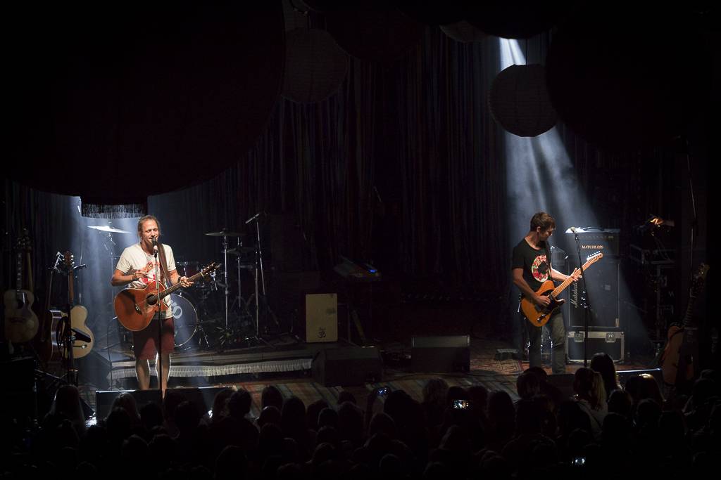 Tomáš Klus rozsvítil Brno. Na startu turné SpOlu zpíval i bavil, došlo také na žádost o ruku