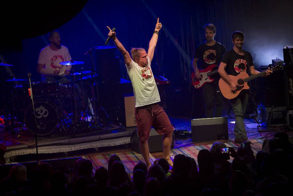 Tomáš Klus rozsvítil Brno. Na startu turné SpOlu zpíval i bavil, došlo také na žádost o ruku