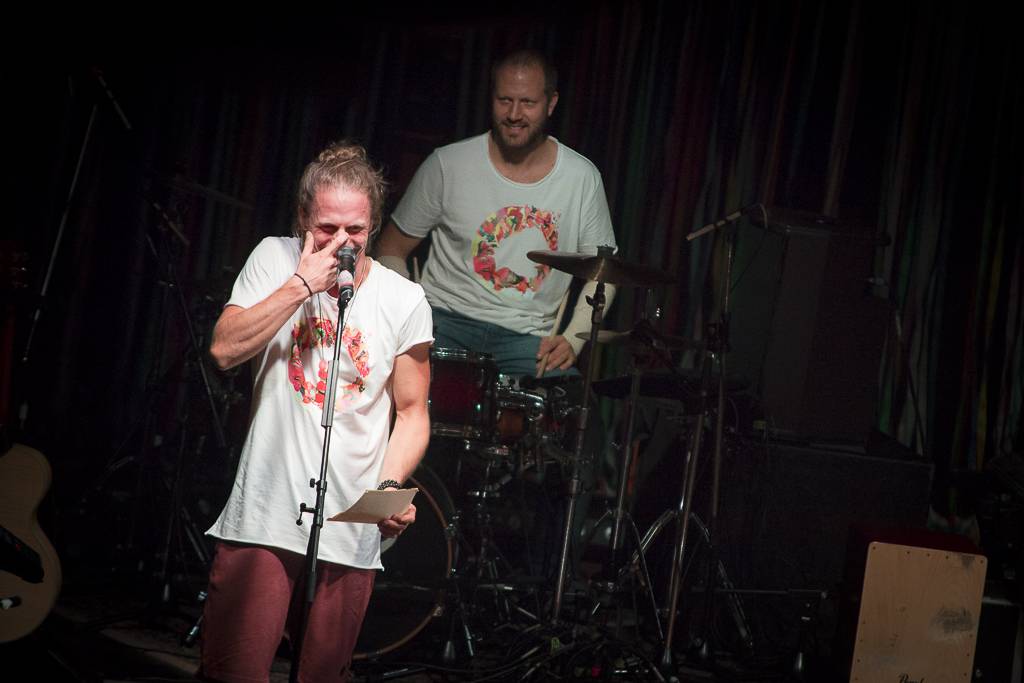 Tomáš Klus rozsvítil Brno. Na startu turné SpOlu zpíval i bavil, došlo také na žádost o ruku