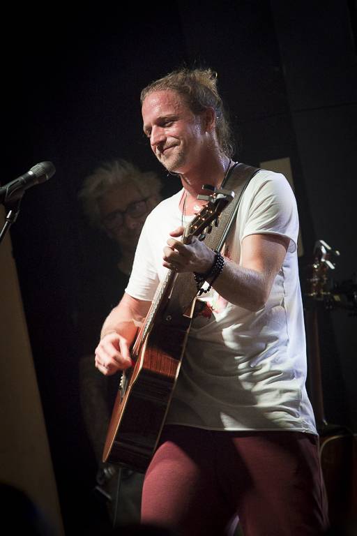 Tomáš Klus rozsvítil Brno. Na startu turné SpOlu zpíval i bavil, došlo také na žádost o ruku