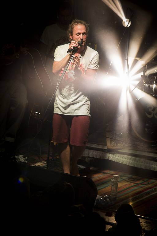 Tomáš Klus rozsvítil Brno. Na startu turné SpOlu zpíval i bavil, došlo také na žádost o ruku