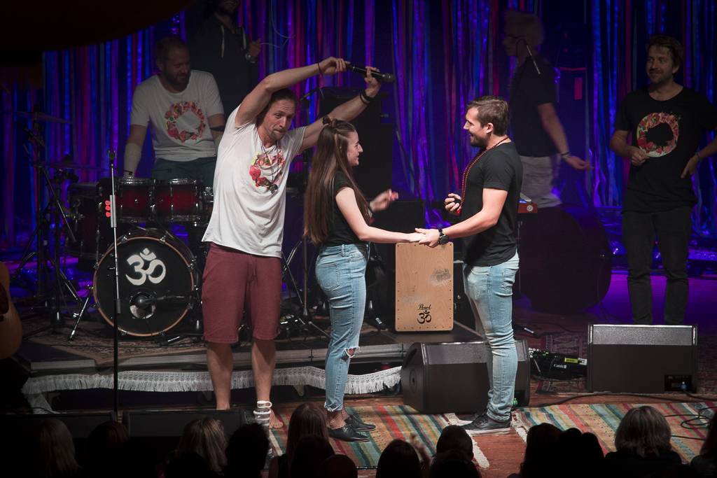 Tomáš Klus rozsvítil Brno. Na startu turné SpOlu zpíval i bavil, došlo také na žádost o ruku