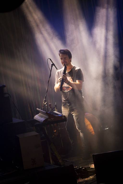 Tomáš Klus rozsvítil Brno. Na startu turné SpOlu zpíval i bavil, došlo také na žádost o ruku