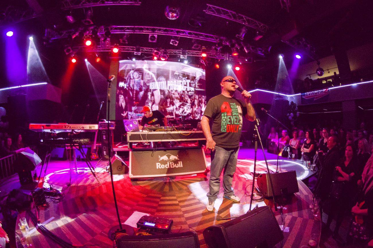 Eddie Stoilow oslavili v zaplněném Lucerna Music Baru 15 let, předvedli se Martin Svátek i Josef Rataj