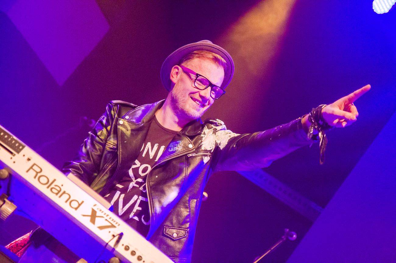 Eddie Stoilow oslavili v zaplněném Lucerna Music Baru 15 let, předvedli se Martin Svátek i Josef Rataj