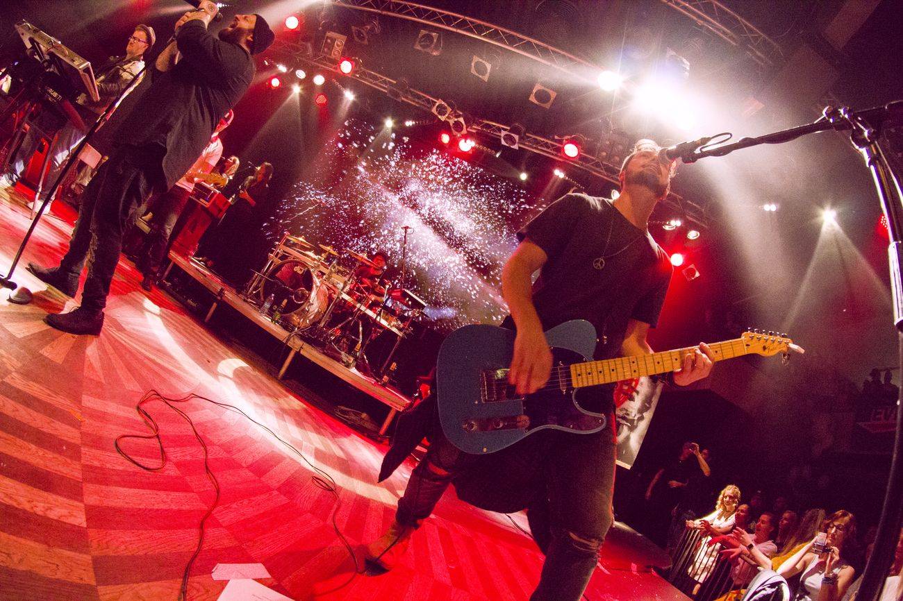 Eddie Stoilow oslavili v zaplněném Lucerna Music Baru 15 let, předvedli se Martin Svátek i Josef Rataj