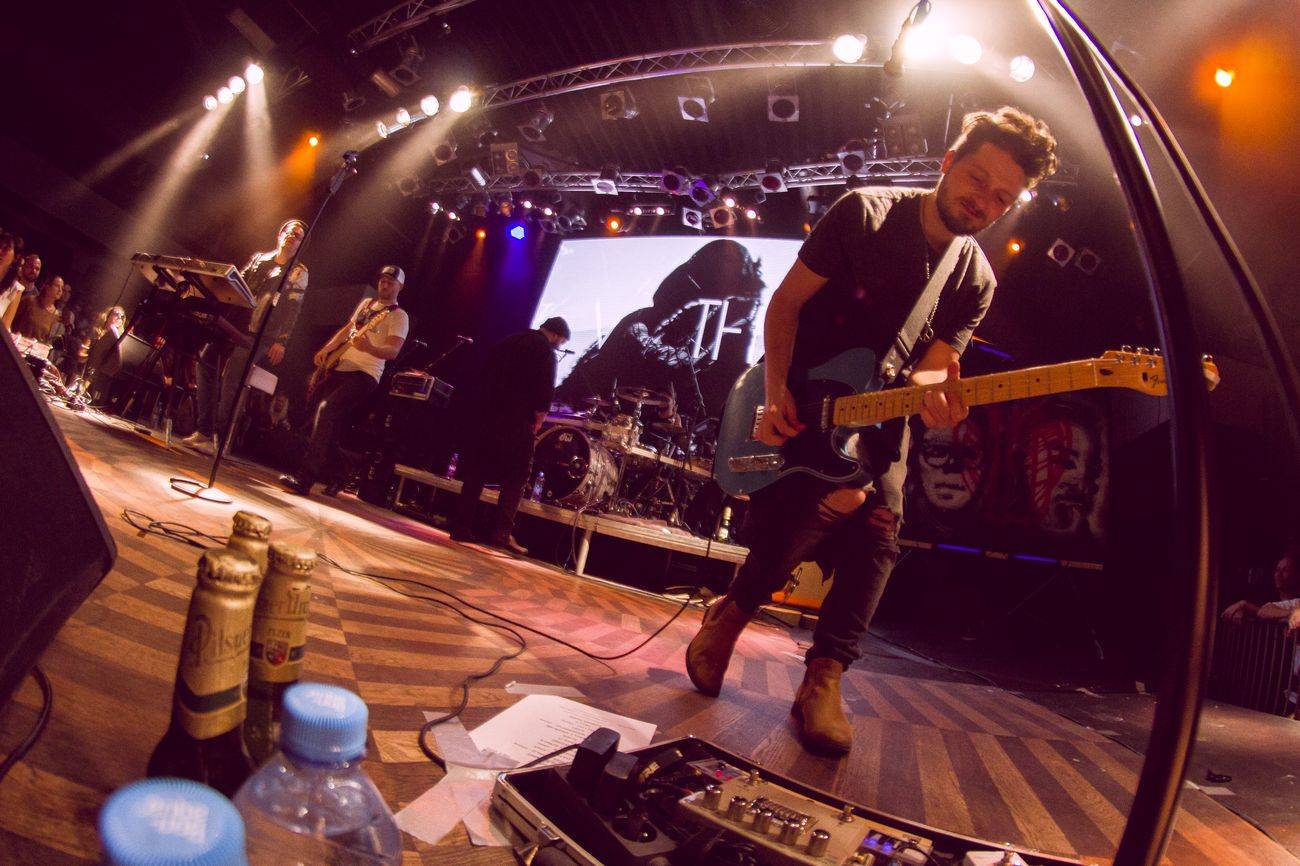 Eddie Stoilow oslavili v zaplněném Lucerna Music Baru 15 let, předvedli se Martin Svátek i Josef Rataj