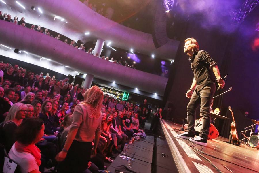 Kryštof v brněnském Sonu hrál, zpíval i odpovídal na zvídavé dotazy. Ty nejlepší odměnil