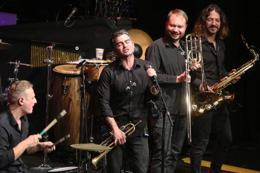 Kryštof v brněnském Sonu hrál, zpíval i odpovídal na zvídavé dotazy. Ty nejlepší odměnil