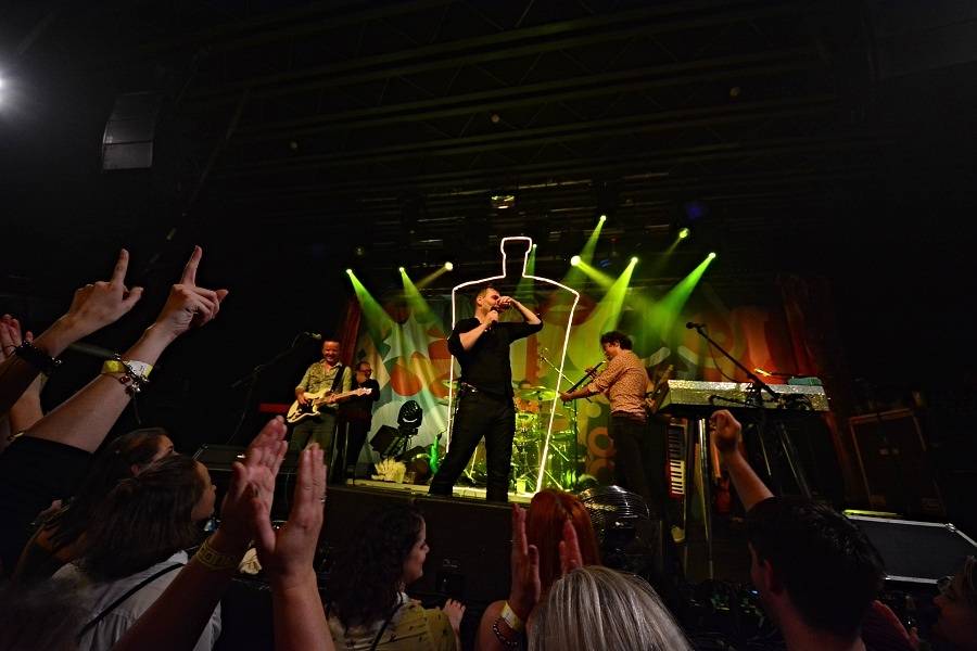 Hurá! Mig 21 zavítali do Brna, ženy všech generací házely po Jiřím Macháčkovi kalhotky 