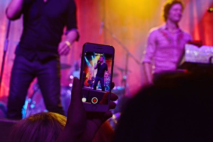 Hurá! Mig 21 zavítali do Brna, ženy všech generací házely po Jiřím Macháčkovi kalhotky 