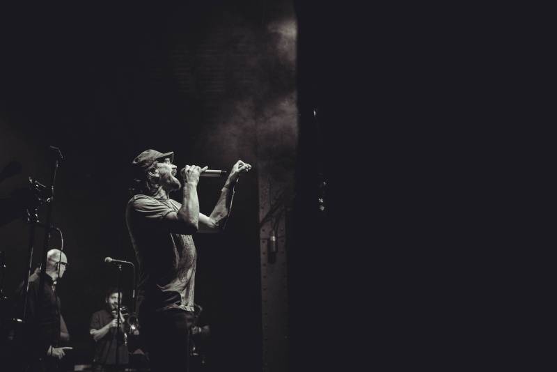 J.A.R. v Ostravě funkovou smrští roztančili vyprodaný klub Brick House