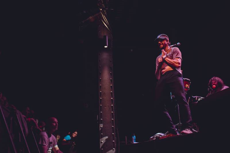 J.A.R. v Ostravě funkovou smrští roztančili vyprodaný klub Brick House