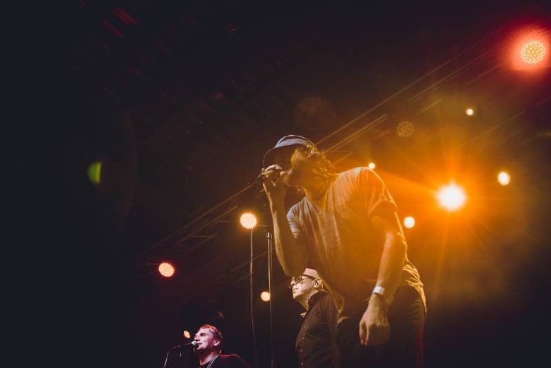 J.A.R. v Ostravě funkovou smrští roztančili vyprodaný klub Brick House