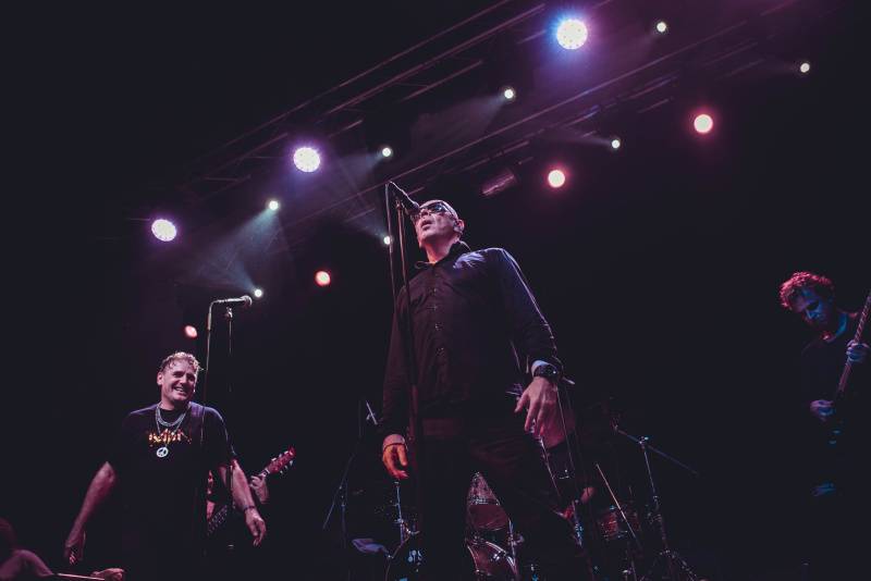 J.A.R. v Ostravě funkovou smrští roztančili vyprodaný klub Brick House