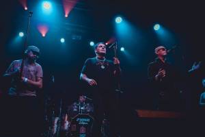 J.A.R. v Ostravě funkovou smrští roztančili vyprodaný klub Brick House