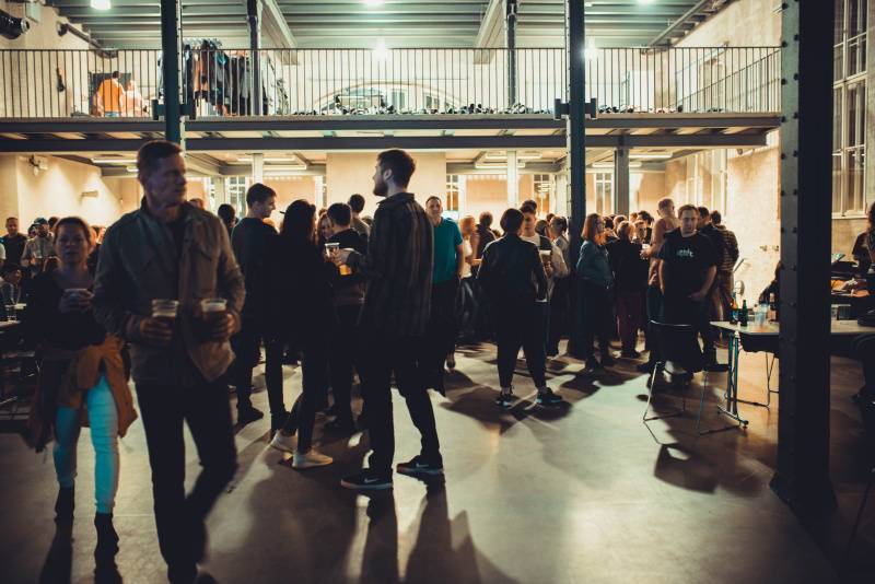 J.A.R. v Ostravě funkovou smrští roztančili vyprodaný klub Brick House