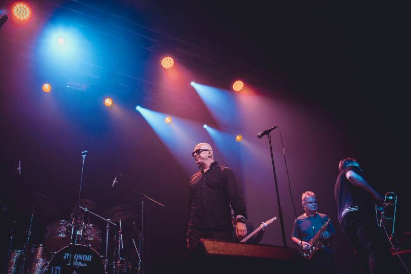 J.A.R. v Ostravě funkovou smrští roztančili vyprodaný klub Brick House