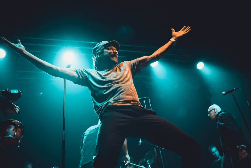 J.A.R. v Ostravě funkovou smrští roztančili vyprodaný klub Brick House