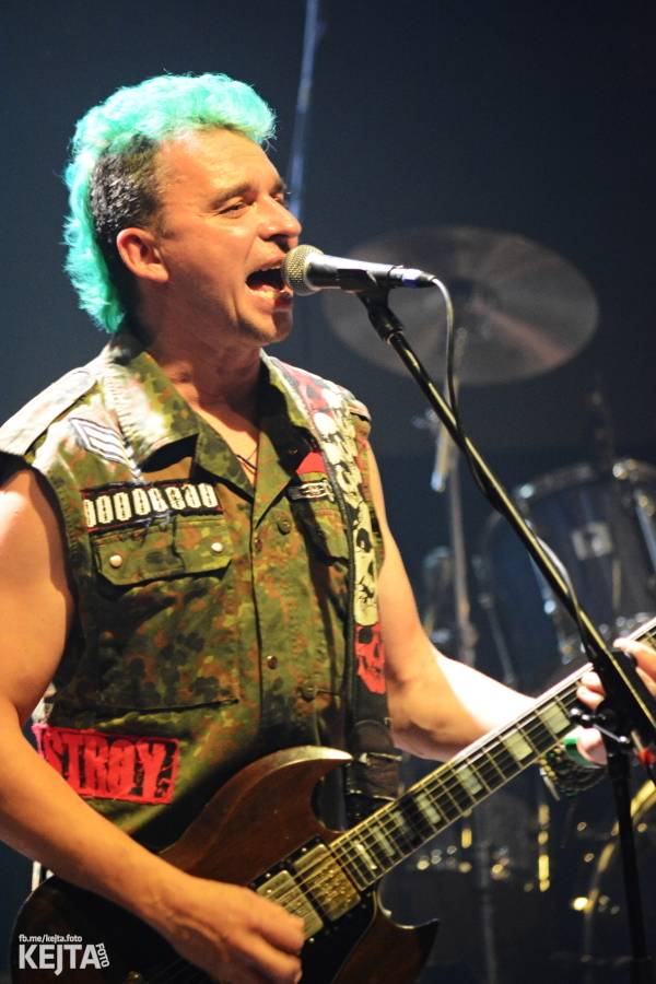 Visací zámek slavil ve Velkém sále pražské Lucerny 36 let, zahráli i Plexis