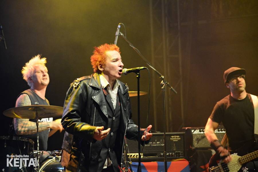 Visací zámek slavil ve Velkém sále pražské Lucerny 36 let, zahráli i Plexis