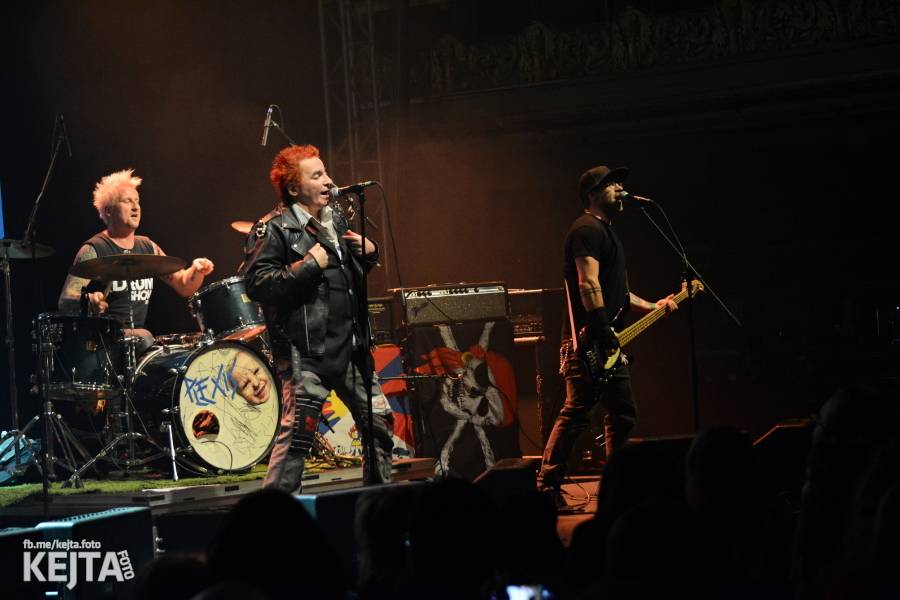 Visací zámek slavil ve Velkém sále pražské Lucerny 36 let, zahráli i Plexis