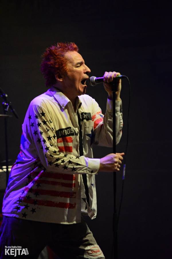 Visací zámek slavil ve Velkém sále pražské Lucerny 36 let, zahráli i Plexis